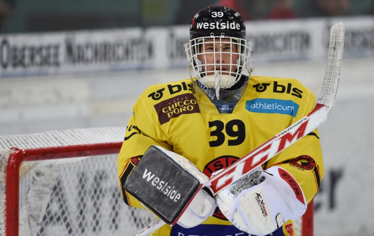 Eishockeytorhüter Marco Bührer